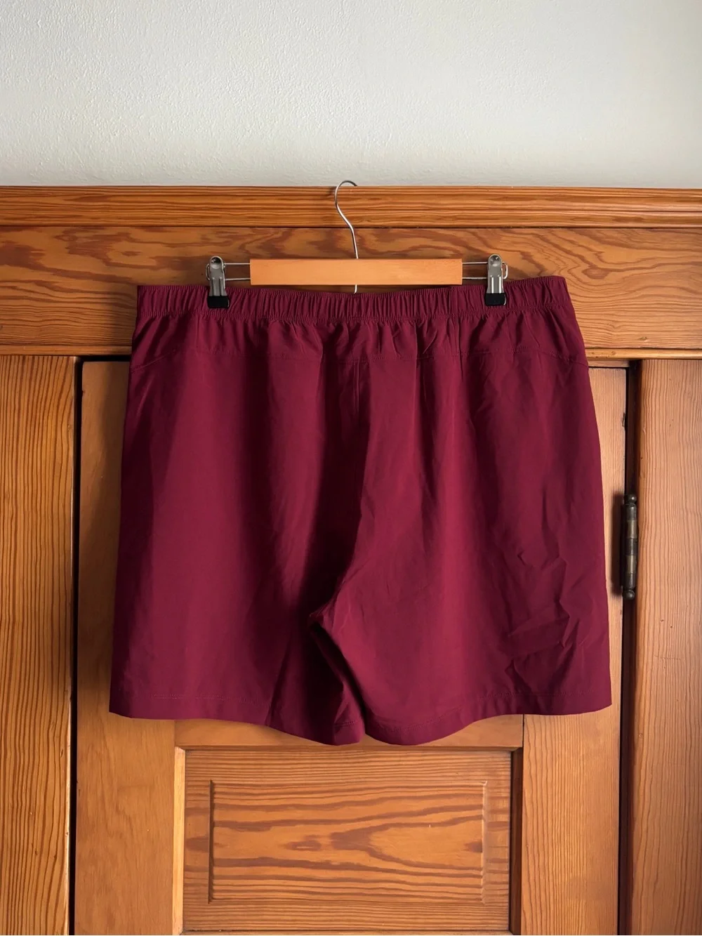 Rhone Essentials Training Short Burgundy Size XL NWOT